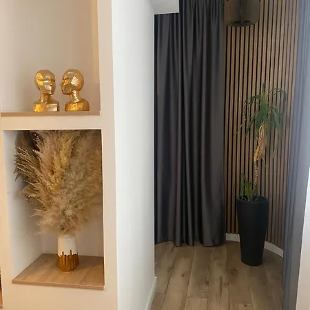 Modern & Cozy In The Heart Of The Apartment