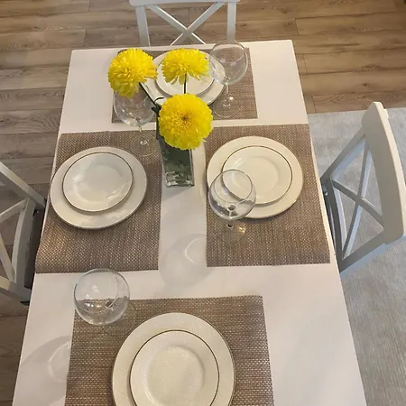 Modern & Cozy In The Heart Of The Apartment *