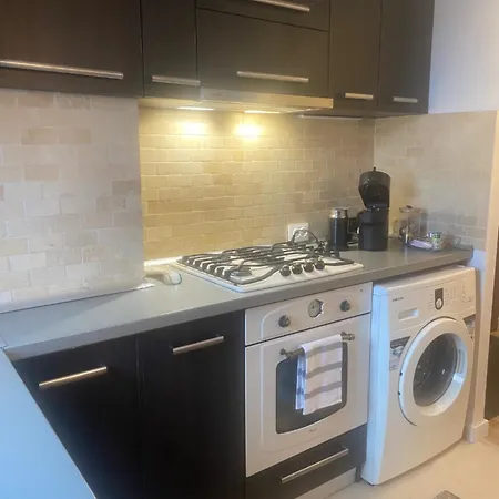 Modern & Cozy In The Heart Of The Apartment *