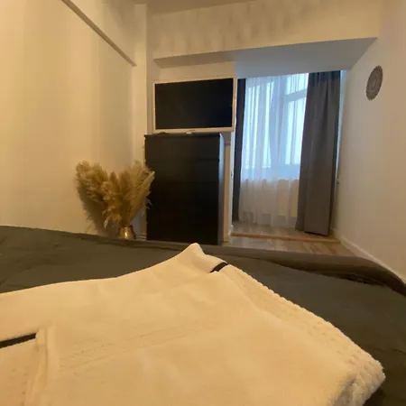 Modern & Cozy In The Heart Of The Apartment *