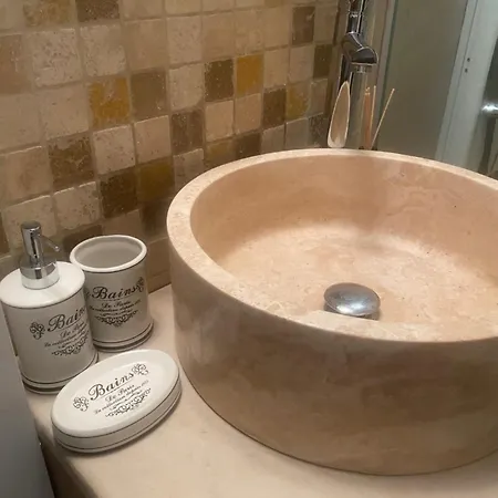 Modern & Cozy In The Heart Of The Apartment