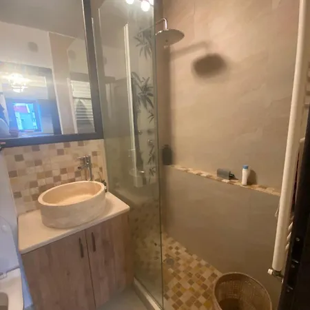 Modern & Cozy In The Heart Of The Apartment